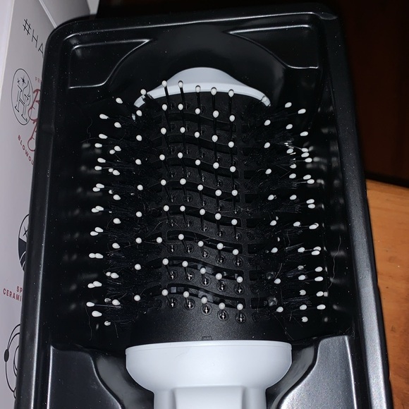 NIB- Hauteness- Premium Blowout Brush- Pearlescent White- Ceramic - Picture 15 of 17